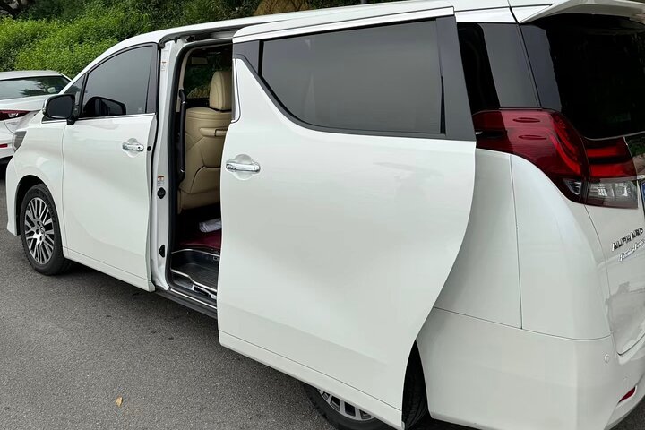 Narita Airport(NRT): Private Transfer to Tokyo/Yokohama 1-9pax