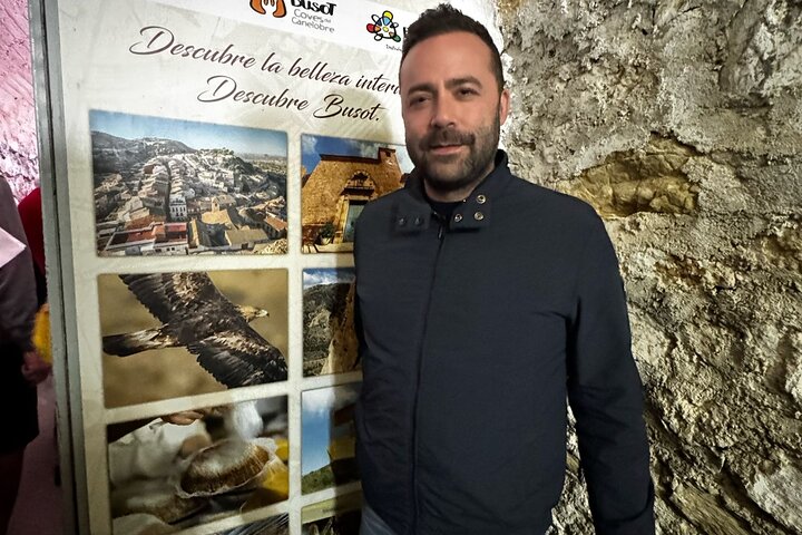 Alicante : Canelobre Caves and Busot Castle with Local Guide