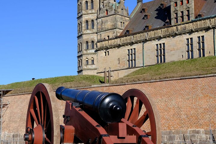Full-Day; Castle, Palace, Cathedral & Viking ships Tour