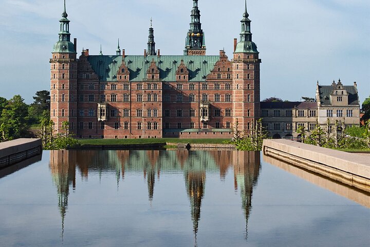 Full-Day; Castle, Palace, Cathedral & Viking ships Tour