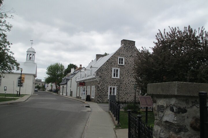 Trois-Rivières Self-Guided Walking Tour and Scavenger Hunt