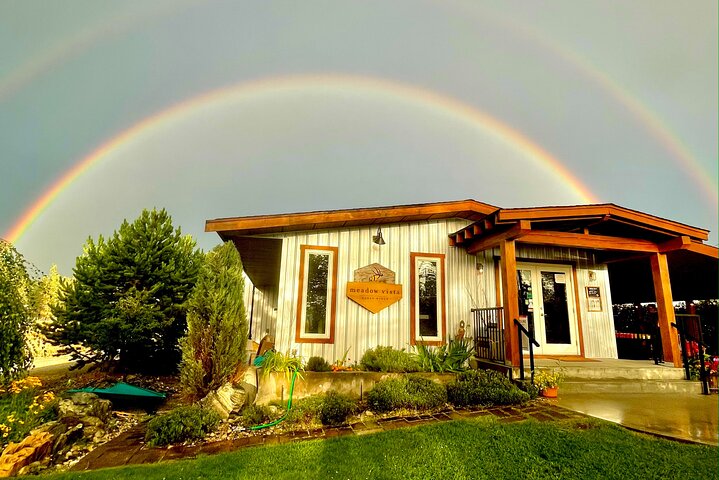Okanagan Bee Tour and Lunch at Winery in Kelowna