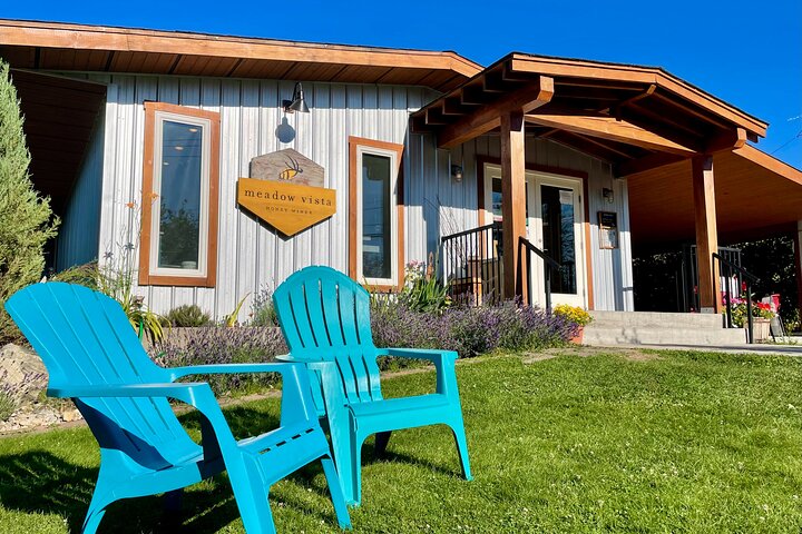 Okanagan Bee Tour and Lunch at Winery in Kelowna