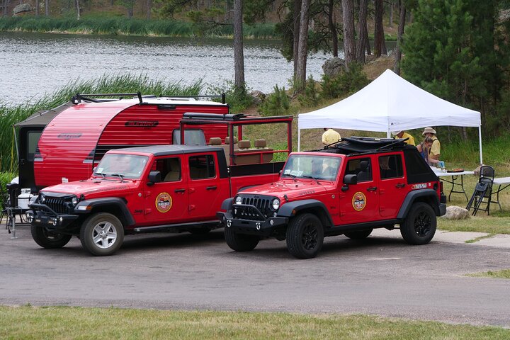 The Only Full Day - Jeep Bison Safari - W/ Lakeside Picnic Lunch