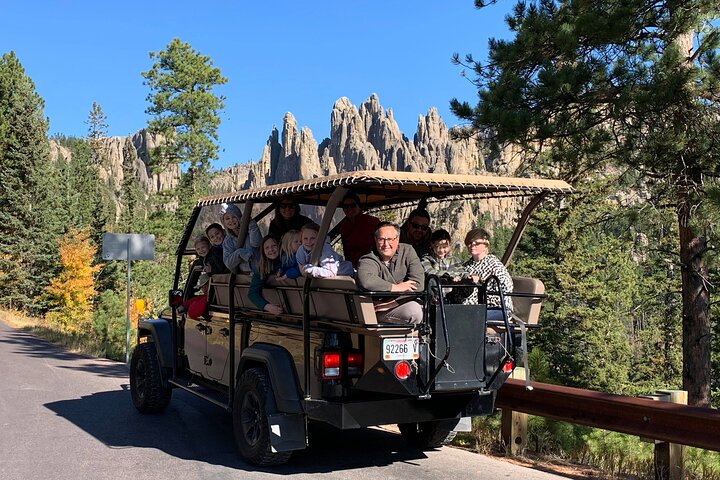 The Only Full Day - Jeep Bison Safari - W/ Lakeside Picnic Lunch