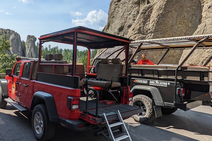 The Only Full Day - Jeep Bison Safari - W/ Lakeside Picnic Lunch