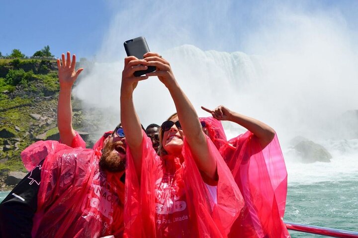 Niagara Falls Canada Walking Tour With Boat Cruise