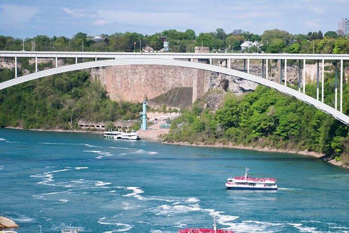 Niagara Falls Canada Walking Tour With Boat Cruise