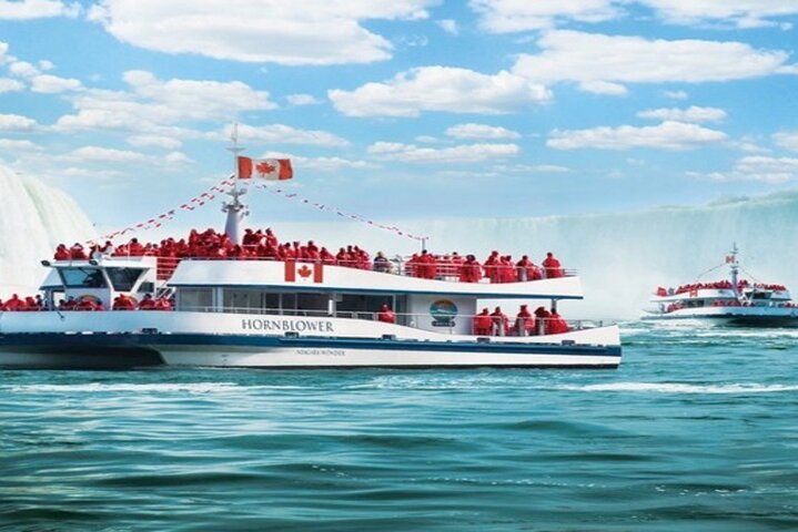 Niagara Falls Canada Walking Tour With Boat Cruise