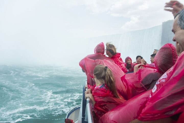 Niagara Falls Canada Walking Tour With Boat Cruise
