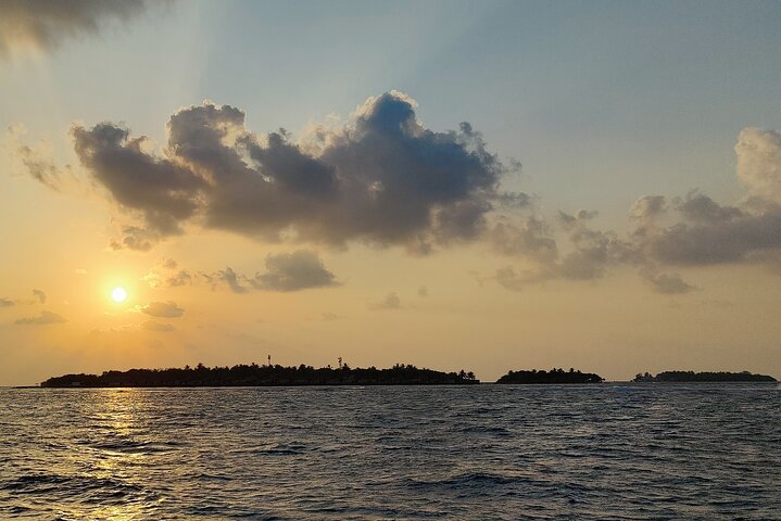 Malé Serenity Sandbank Snorkeling and Sundown Views