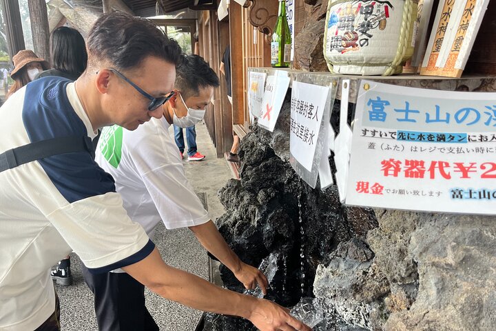 Private Fuji Half-day Car Tour with Hotel Pickup and Local Guide