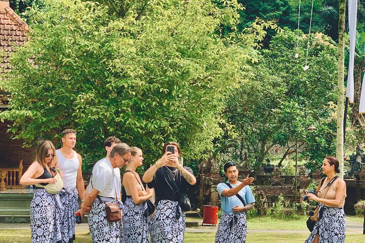 Ubud: Waterfall, Temple & Rice Terrace All-Inclusive Private Tour