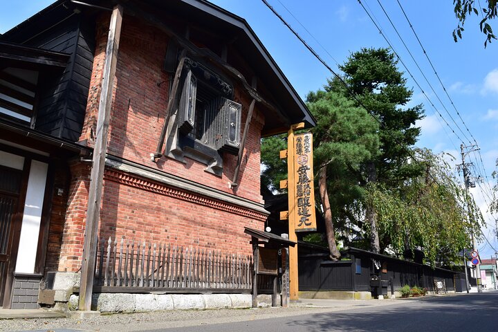 Akita: Private Guided Tour with Optional Kakunodate Visit