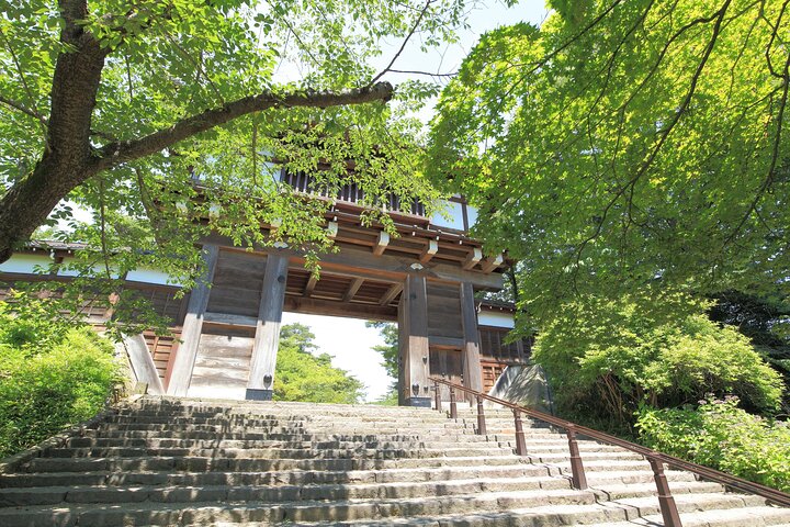 Akita: Private Guided Tour with Optional Kakunodate Visit