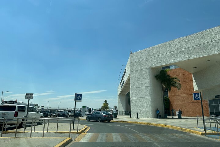 Private transfer between Leon BJX Airport and Guanajuato City