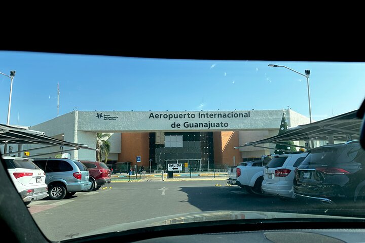 Private transfer between Leon BJX Airport and Guanajuato City