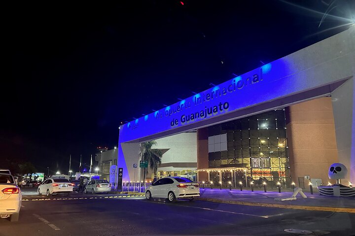 Private transfer between Leon BJX Airport and Guanajuato City