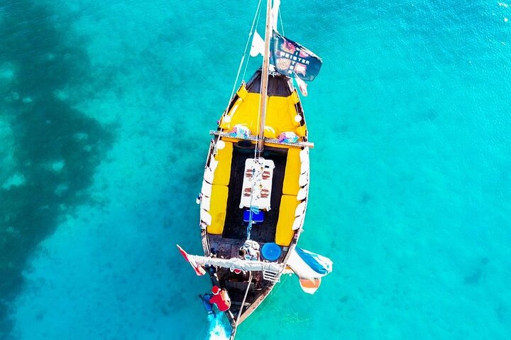 Exclusive private full-day Dhow sail & snorkel Mnemba sandbank
