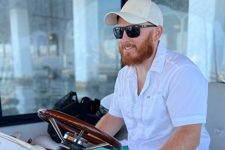 Electric Boat Rental in Newport Beach for Up to 12 People