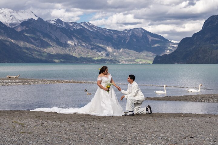 Phototour Private Photoshoot in Interlaken & Lake Brienz and Thun