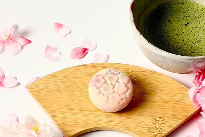 Cook Onigiri and Japanese Sweets at a Local’s Home in Kichijoji !