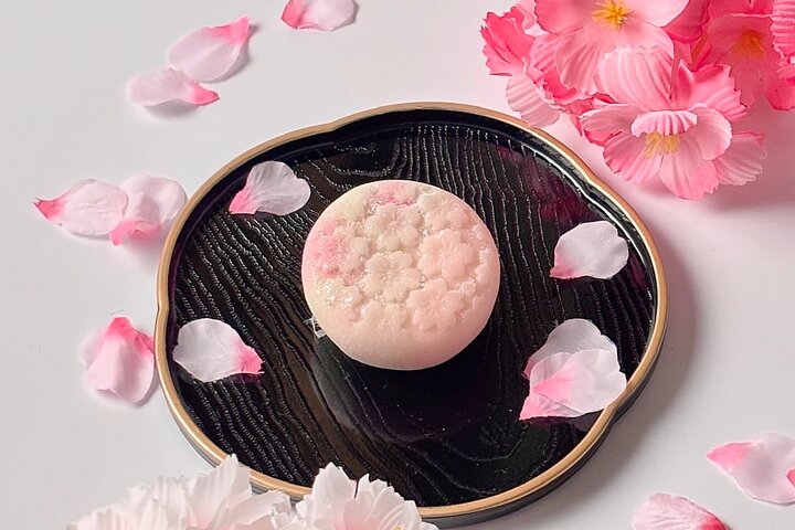 Cook Onigiri and Japanese Sweets at a Local’s Home in Kichijoji !