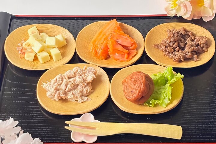 Cook Onigiri and Japanese Sweets at a Local’s Home in Kichijoji !