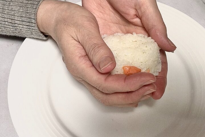 Cook Onigiri and Japanese Sweets at a Local’s Home in Kichijoji !