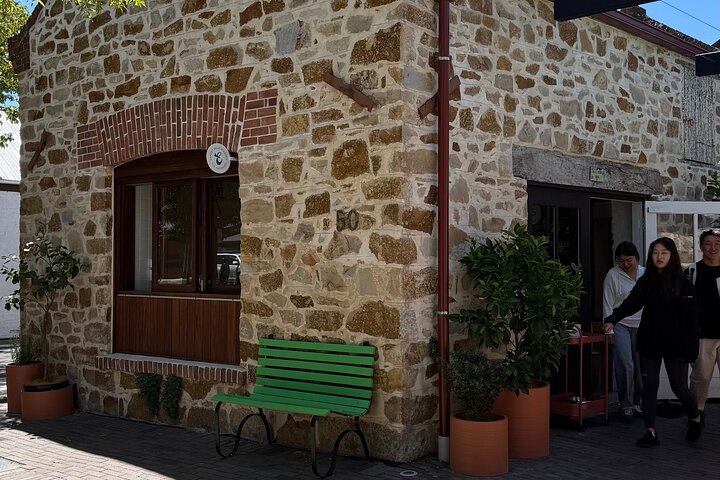 Experience Hahndorf & Barossa: Gourmet lunch, Wine, Beer & Treats