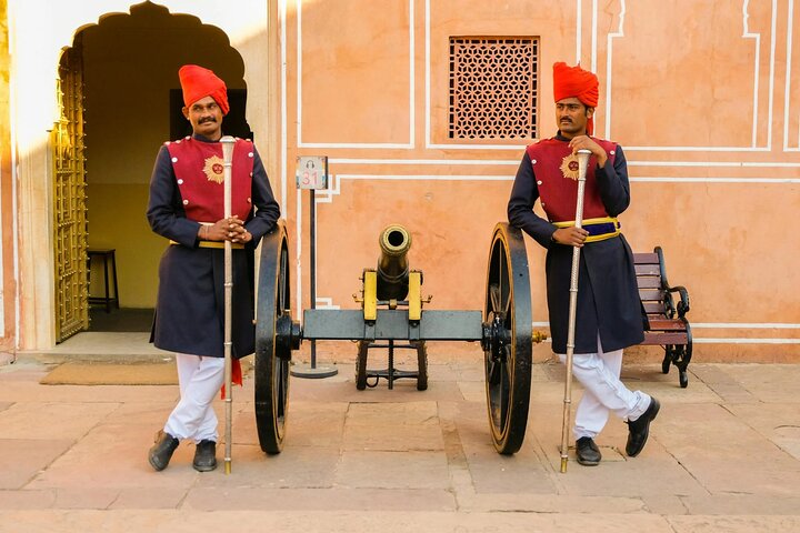 Jaipur: Private Full Day Jaipur City Tour with Pick-Up & Drop.
