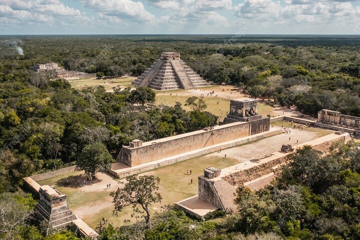 From Merida: Chichen Itza Tour, Izamal, Cenote Ik Kil and Food