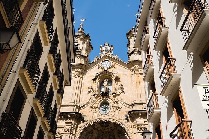 Pintxo tour and D.O wines in San Sebastian