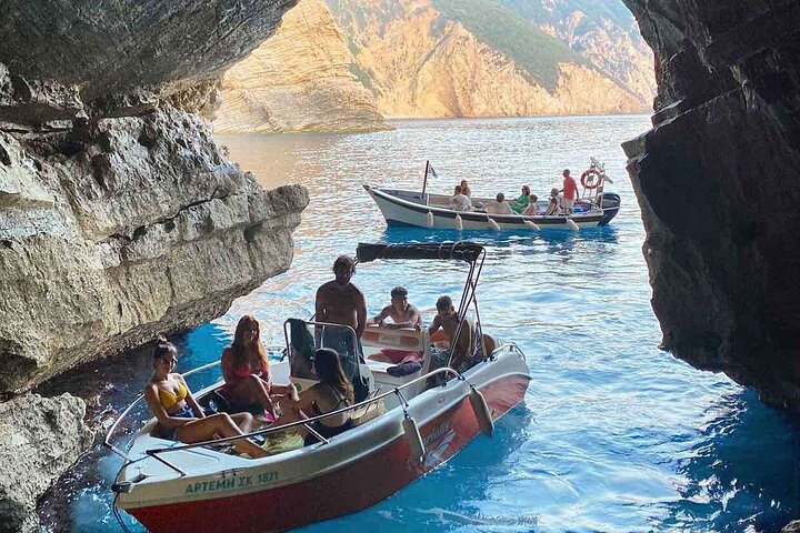 Corfu for Cruise Ships: 6 Hour Tour with Boat Ride or Beach Visit