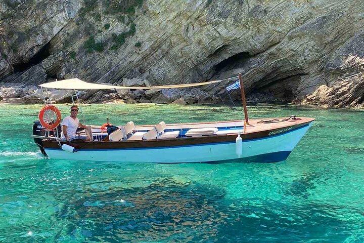 Corfu for Cruise Ships: 6 Hour Tour with Boat Ride or Beach Visit