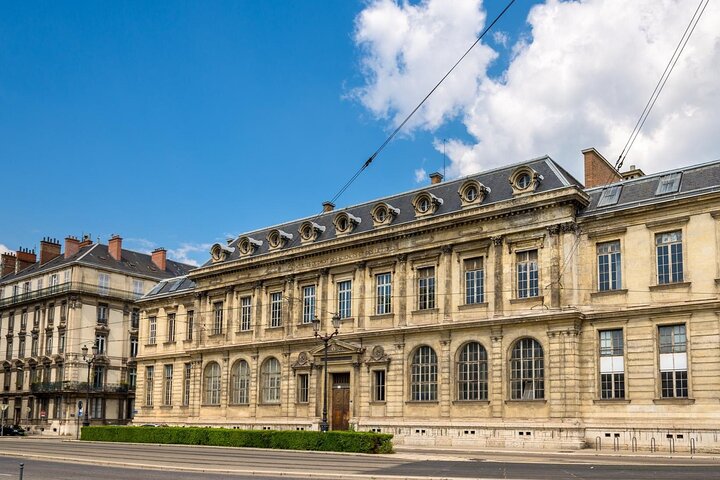 Explore Grenoble in 60 minutes with a Local