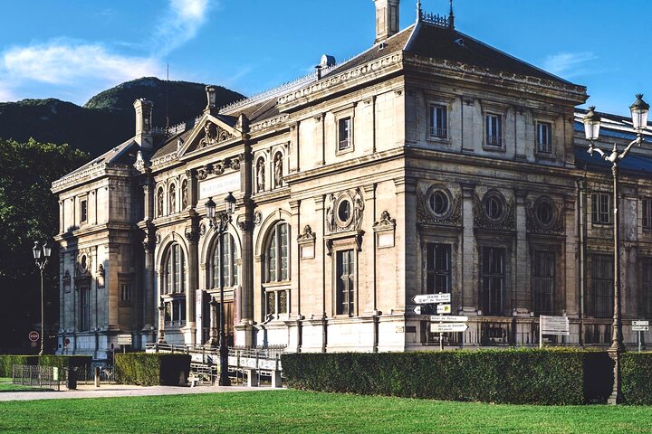 Explore Grenoble in 60 minutes with a Local