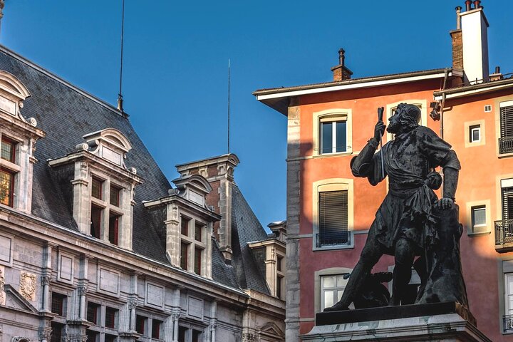 Explore Grenoble in 60 minutes with a Local