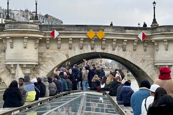 Paris Seine River Sightseeing Cruise with Commentary by Bateaux Parisiens