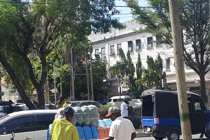 Dar es Salaam: Half-Day City Tour with Transfers