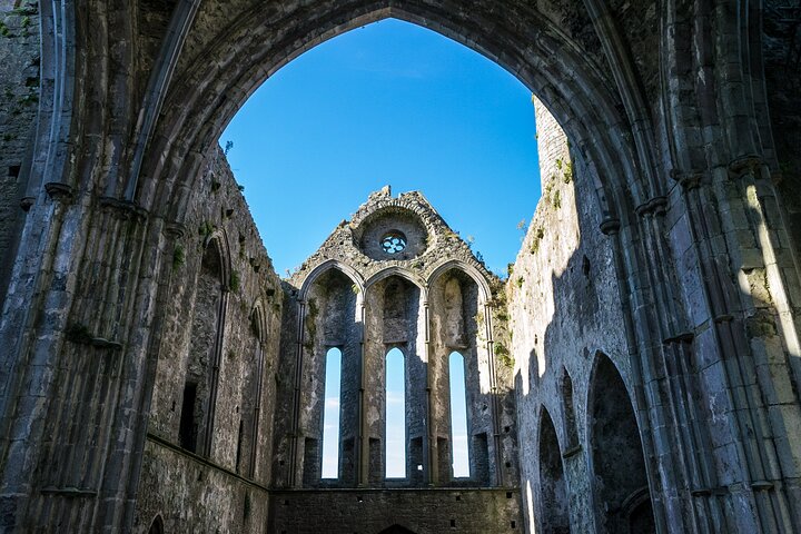 Rock of Cashel, Folklore Museum and Town Highlights Tour