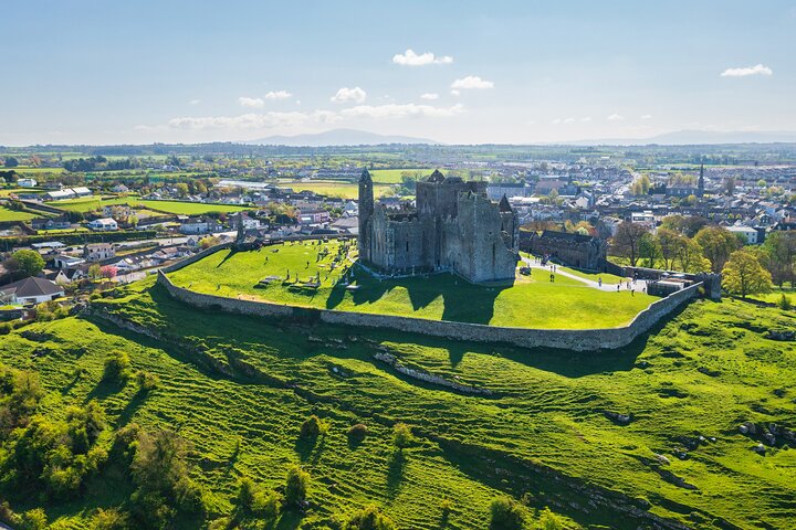 Rock of Cashel, Folklore Museum and Town Highlights Tour