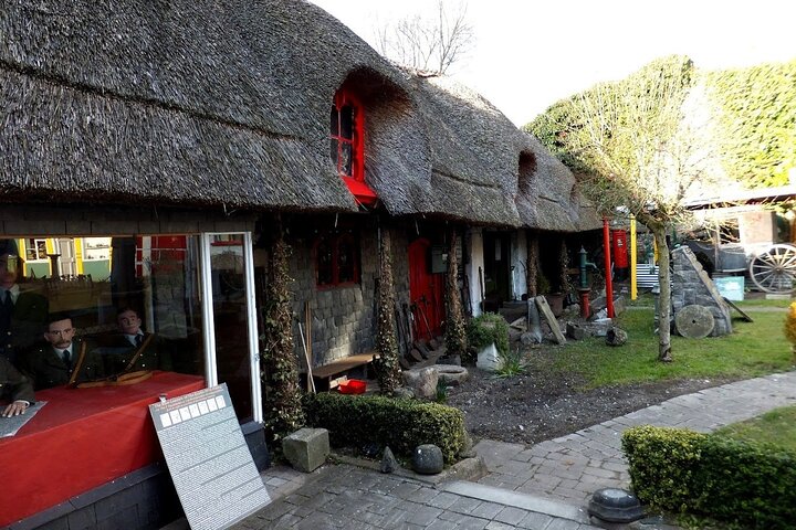 Rock of Cashel, Folklore Museum and Town Highlights Tour