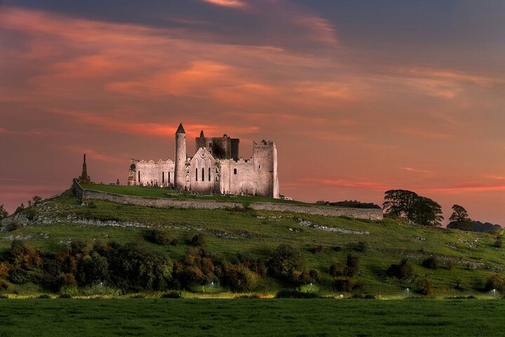 Rock of Cashel, Folklore Museum and Town Highlights Tour