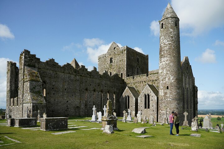 Rock of Cashel, Folklore Museum and Town Highlights Tour