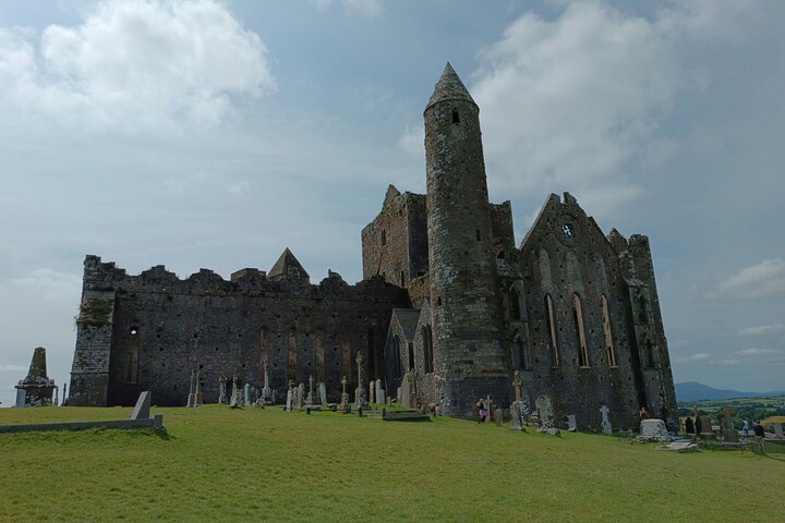 Rock of Cashel, Folklore Museum and Town Highlights Tour