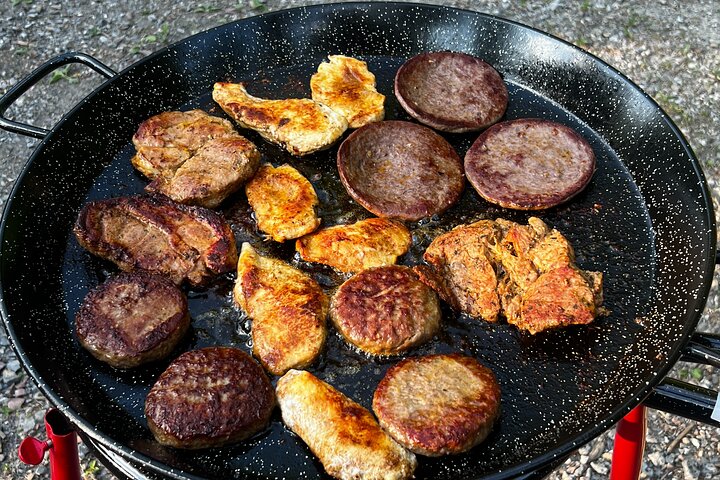 Lama hike with delicious BBQ in the middle of the forest