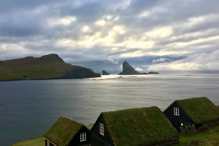 Full Day Vágar Island Tour Including Slave Cliff Hike