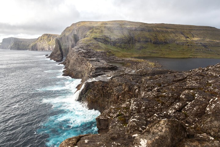 Full Day Vágar Island Tour Including Slave Cliff Hike