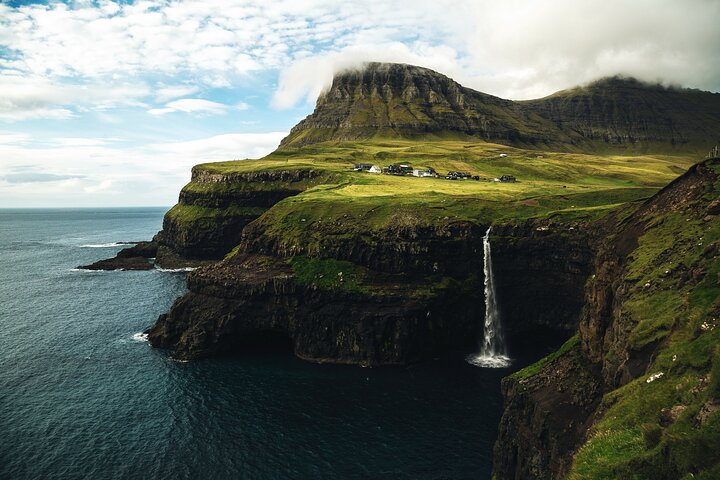 Full Day Vágar Island Tour Including Slave Cliff Hike
